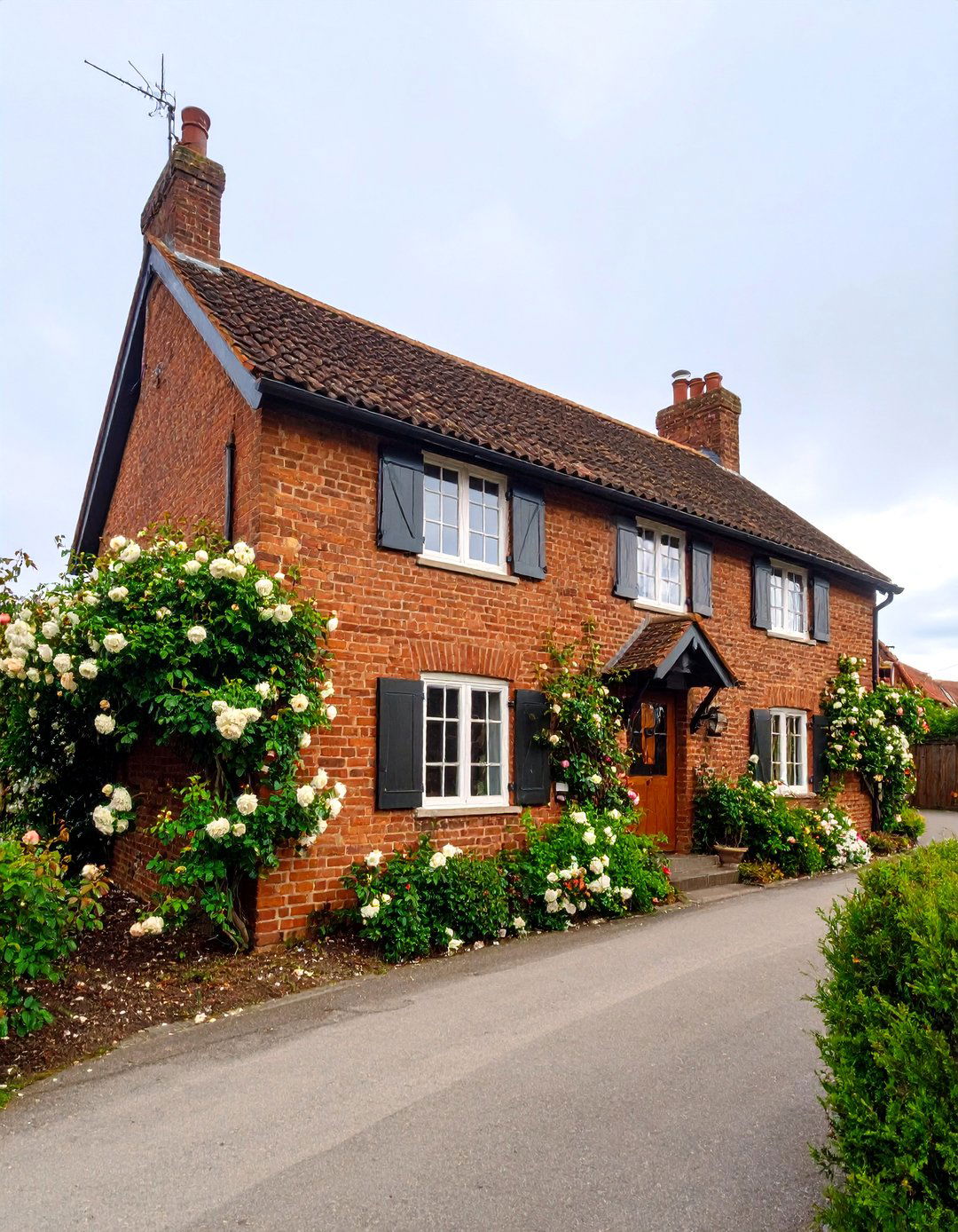 Brown Brick Cottage with English Garden - 25 Brown Brick Exterior Home Ideas