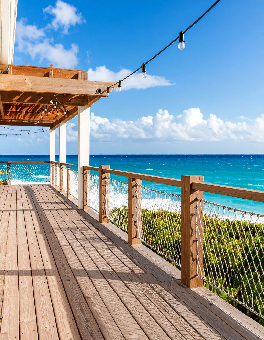 Coastal Wind Resistant Hog Wire Design - 25 Hog Wire Deck Railing Ideas