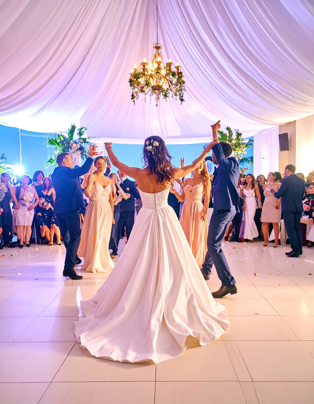 Dance Flash Mob Surprise Entertainment - 25 Wedding Entertainment Ideas