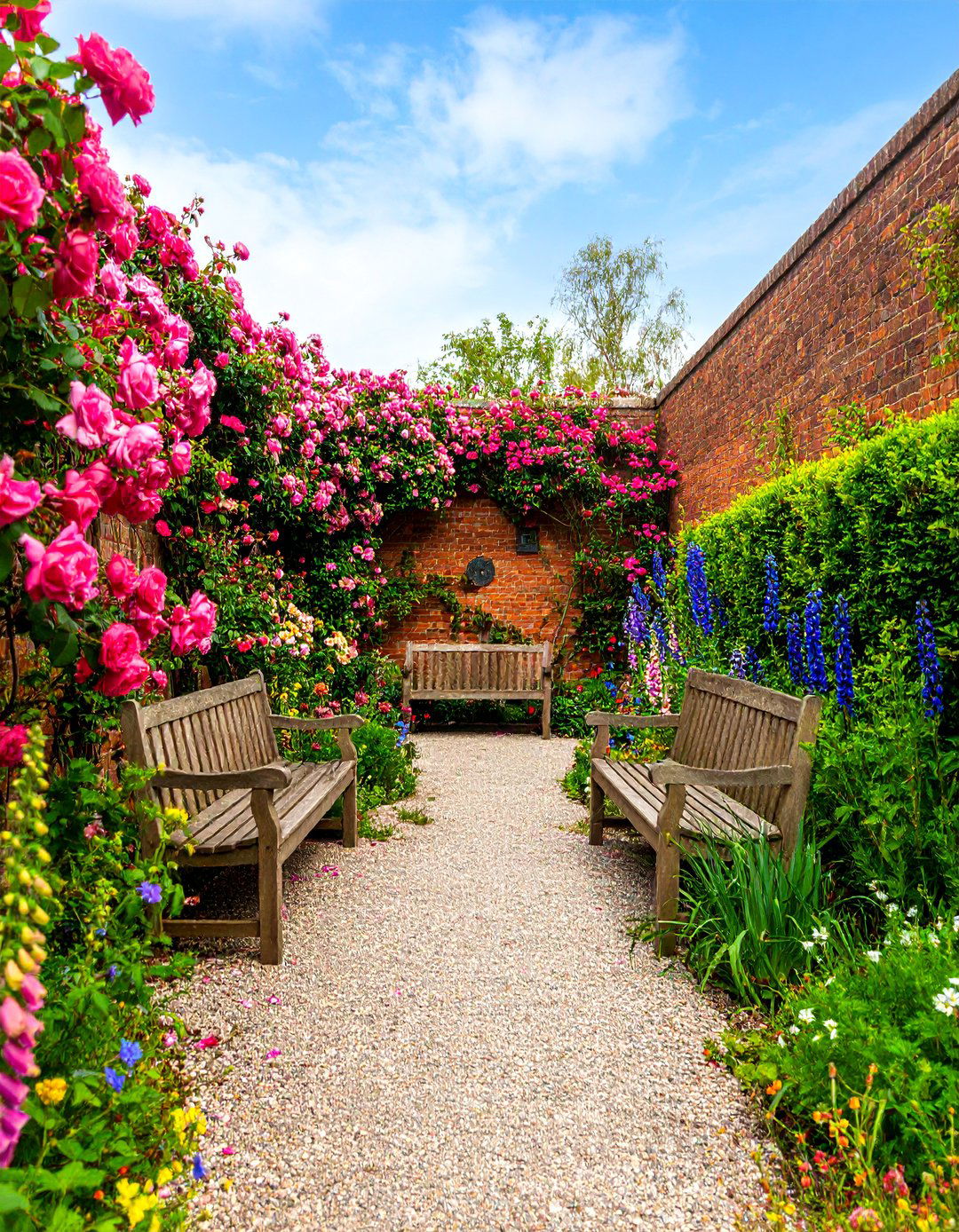 English Cottage Garden Sanctuary - 25 Small Walled Garden Ideas