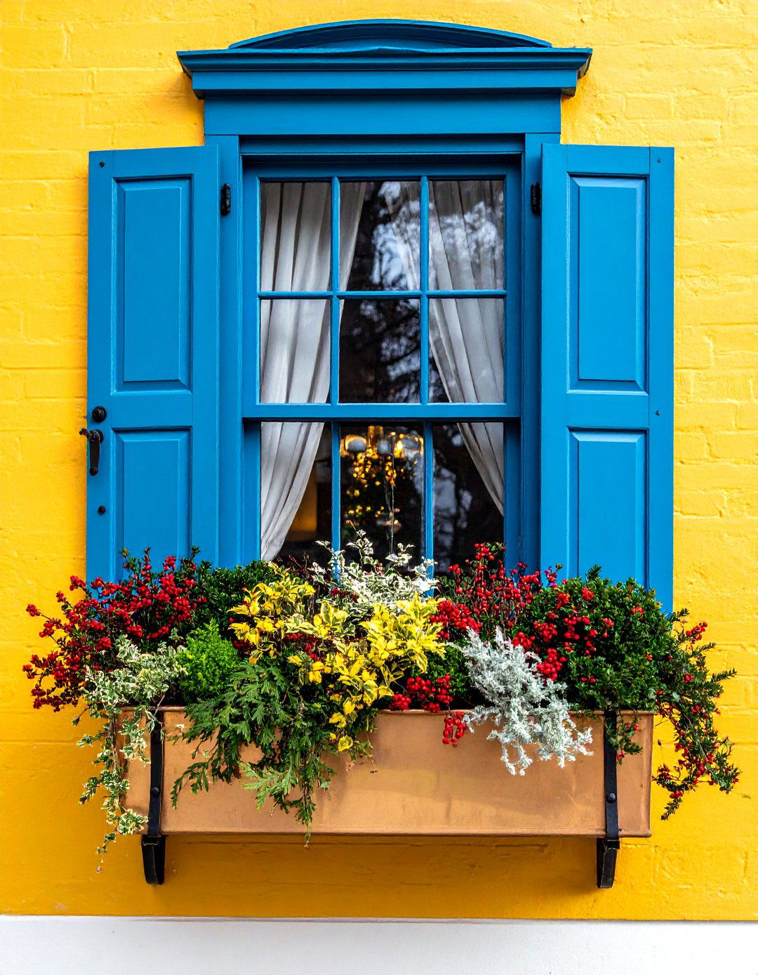 Evergreen Window Box Structure - 25 window box ideas
