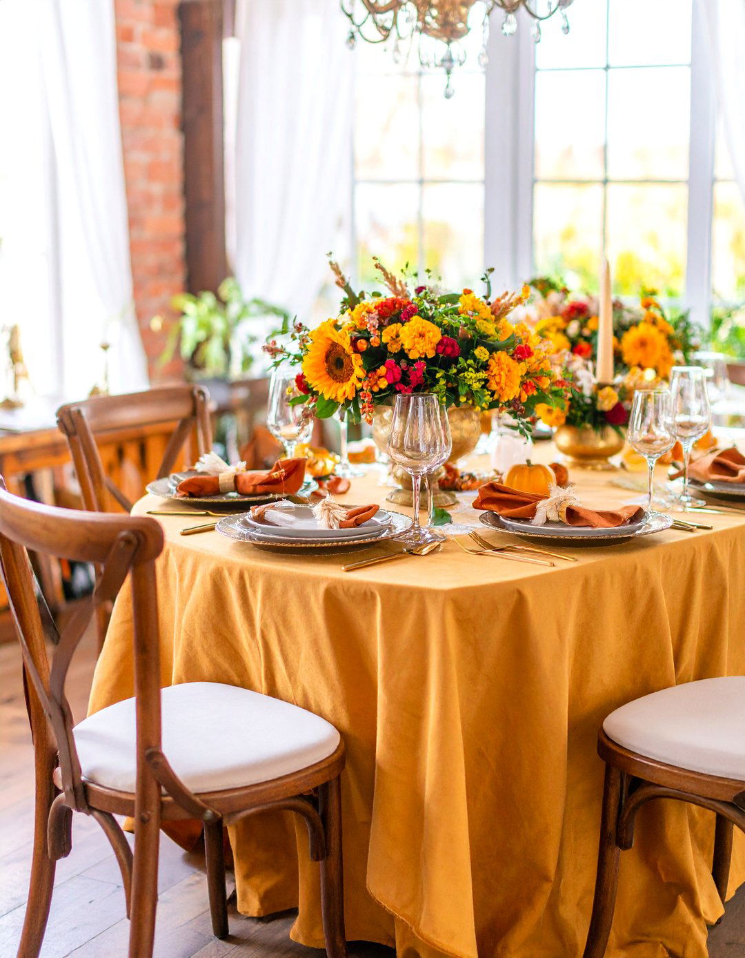Harvest Moon Tablescape with Autumn Golds - 25 Tablescape Ideas