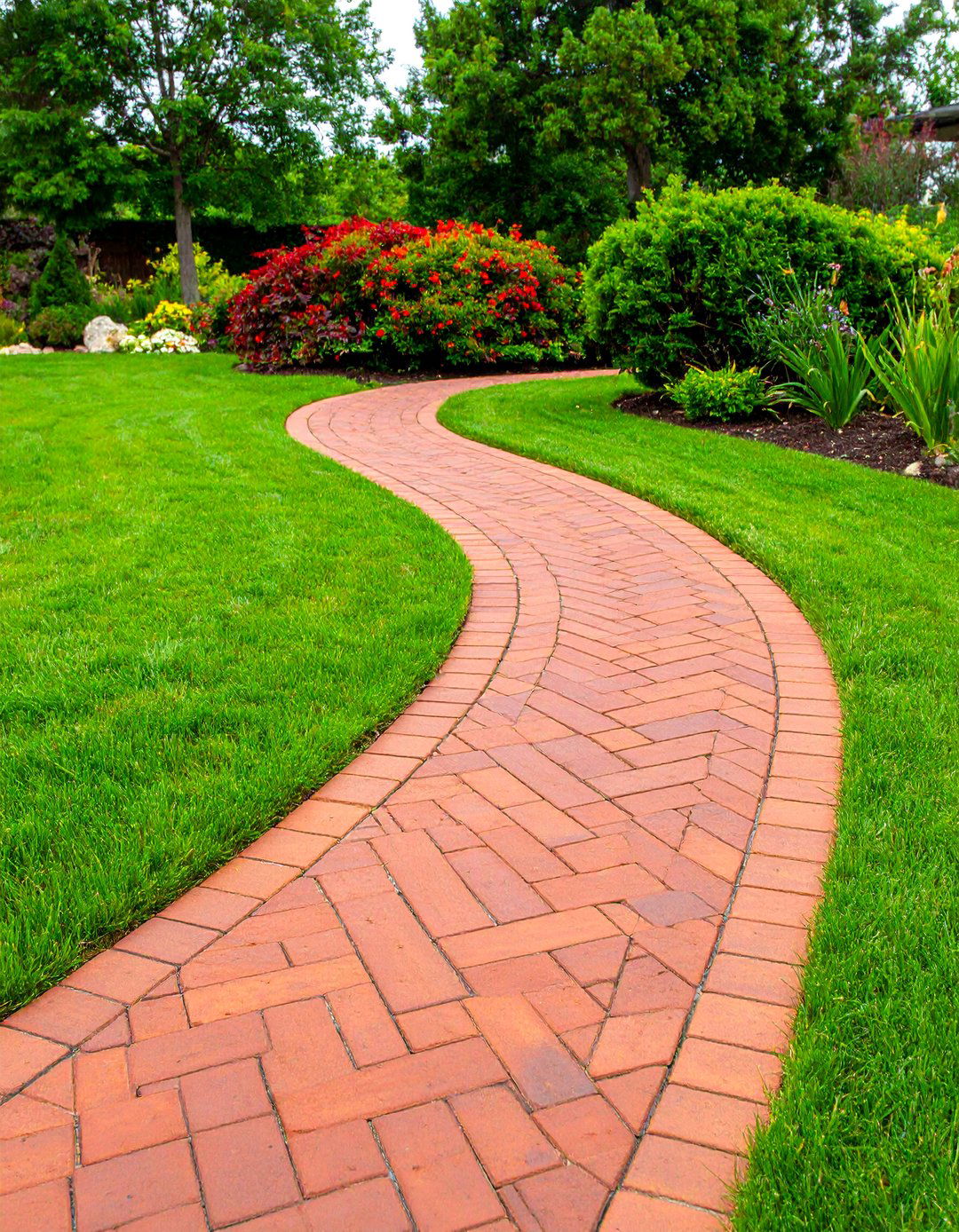 Herringbone Brick Walkway - 25 walkway ideas