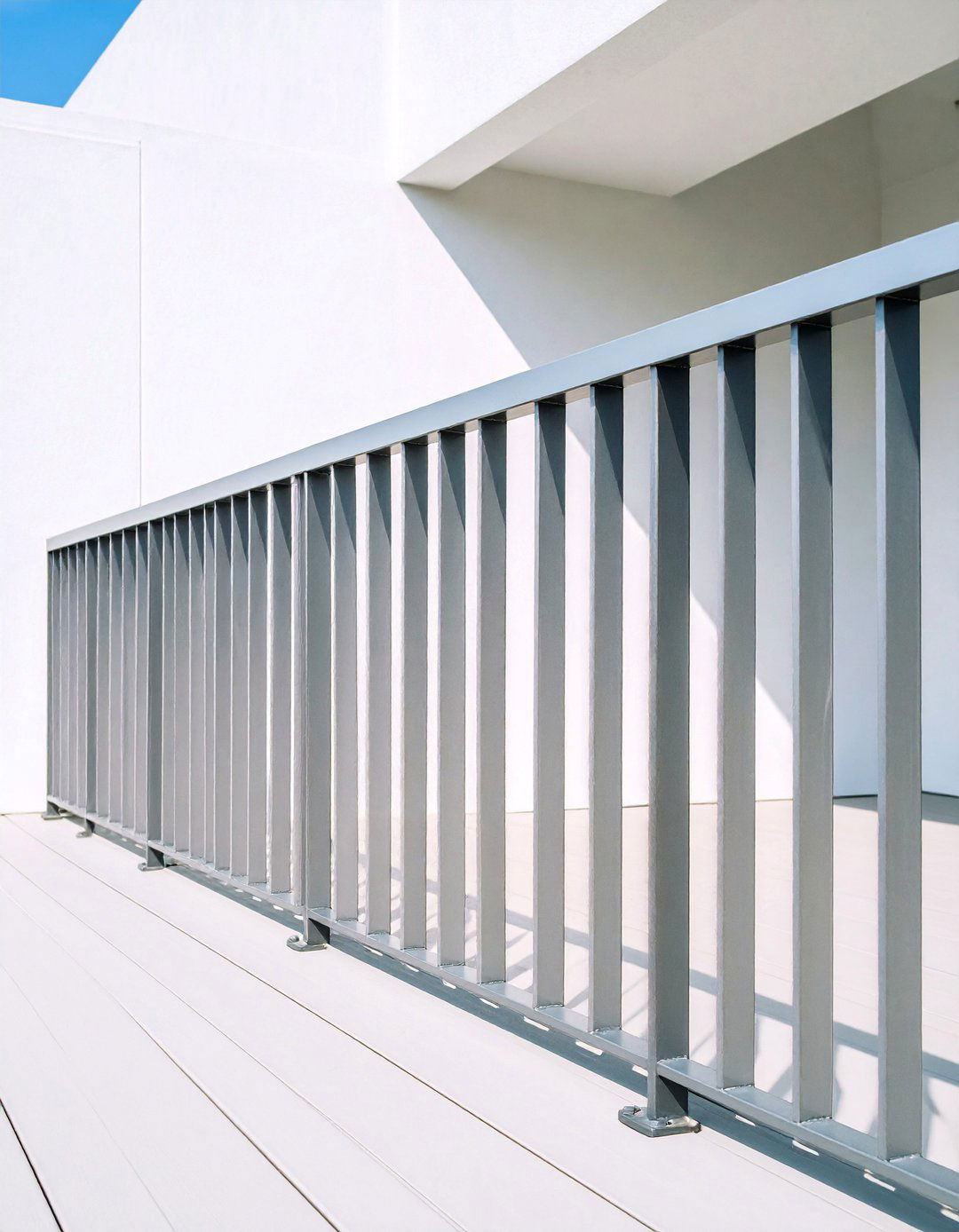 Minimalist Steel Rod Porch Railing - 25 Porch Railing Ideas