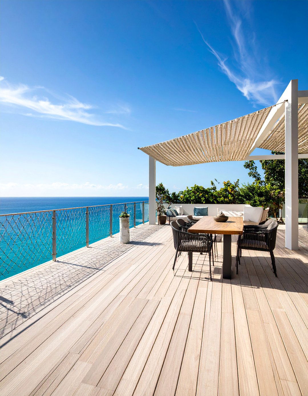 Modern Minimalist Hog Wire Installation - 25 Hog Wire Deck Railing Ideas