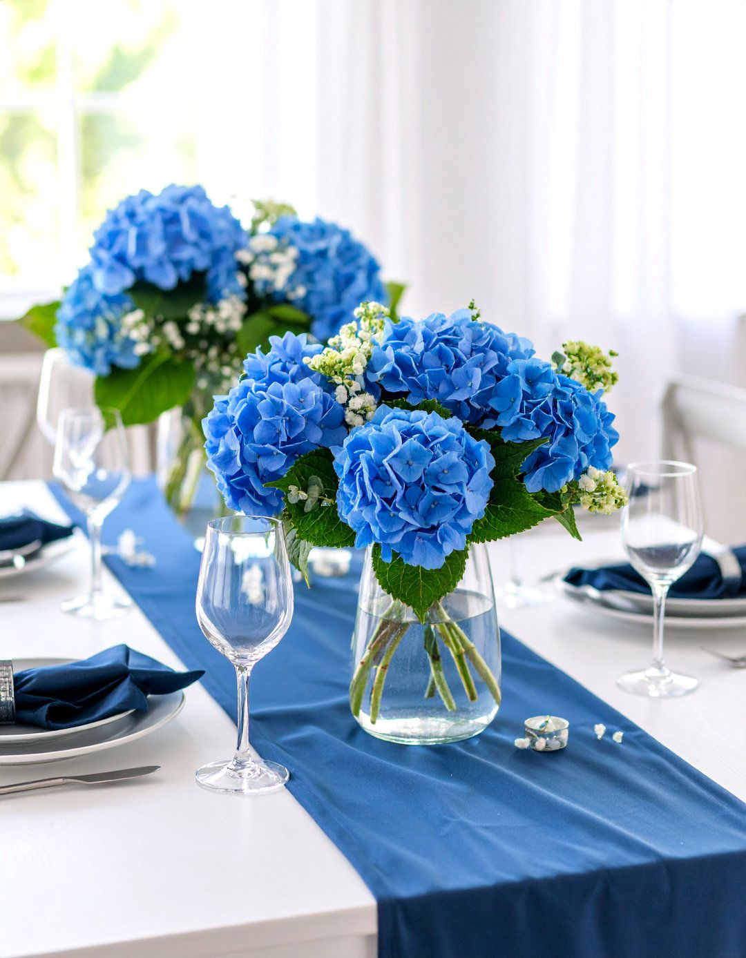 Monochromatic Blue Hydrangea Centerpiece - 25 Hydrangea Centerpiece Ideas