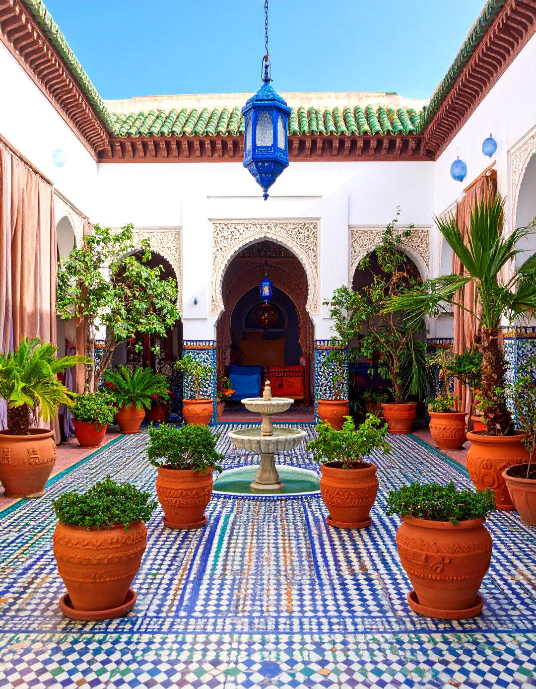 Moroccan Inspired Courtyard - 25 Outdoor Decor Ideas