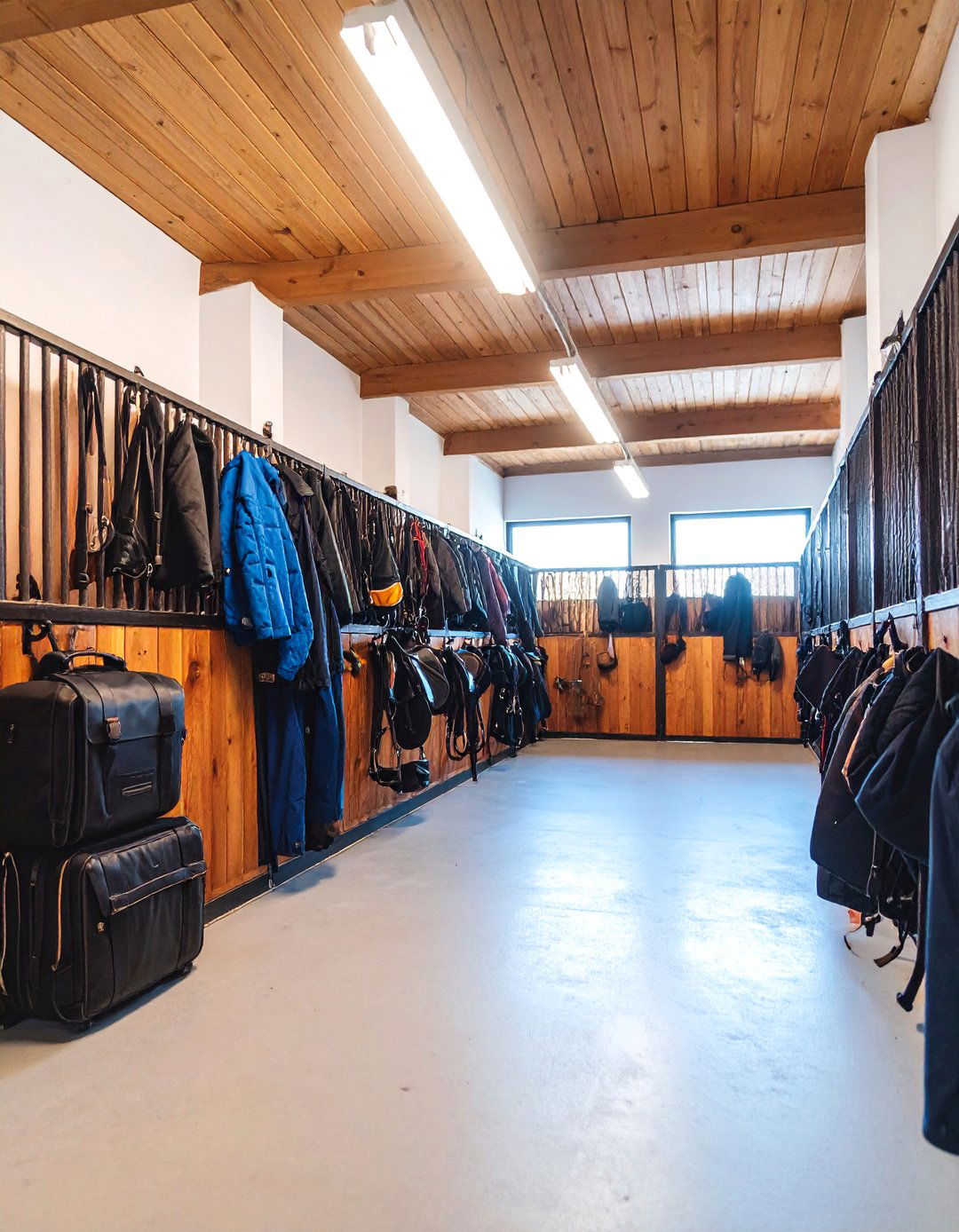 Professional Competition Tack Room Setup - 25 Tack Room Ideas