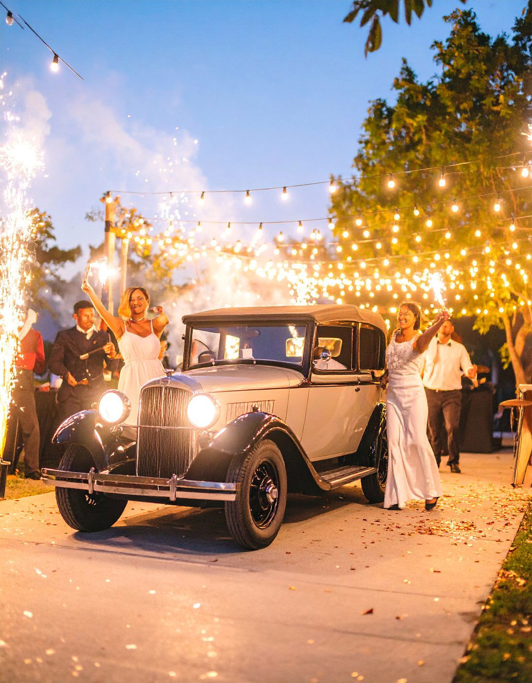 Roaring Twenties Send off Wedding Exit - 25 Great Gatsby Wedding Ideas