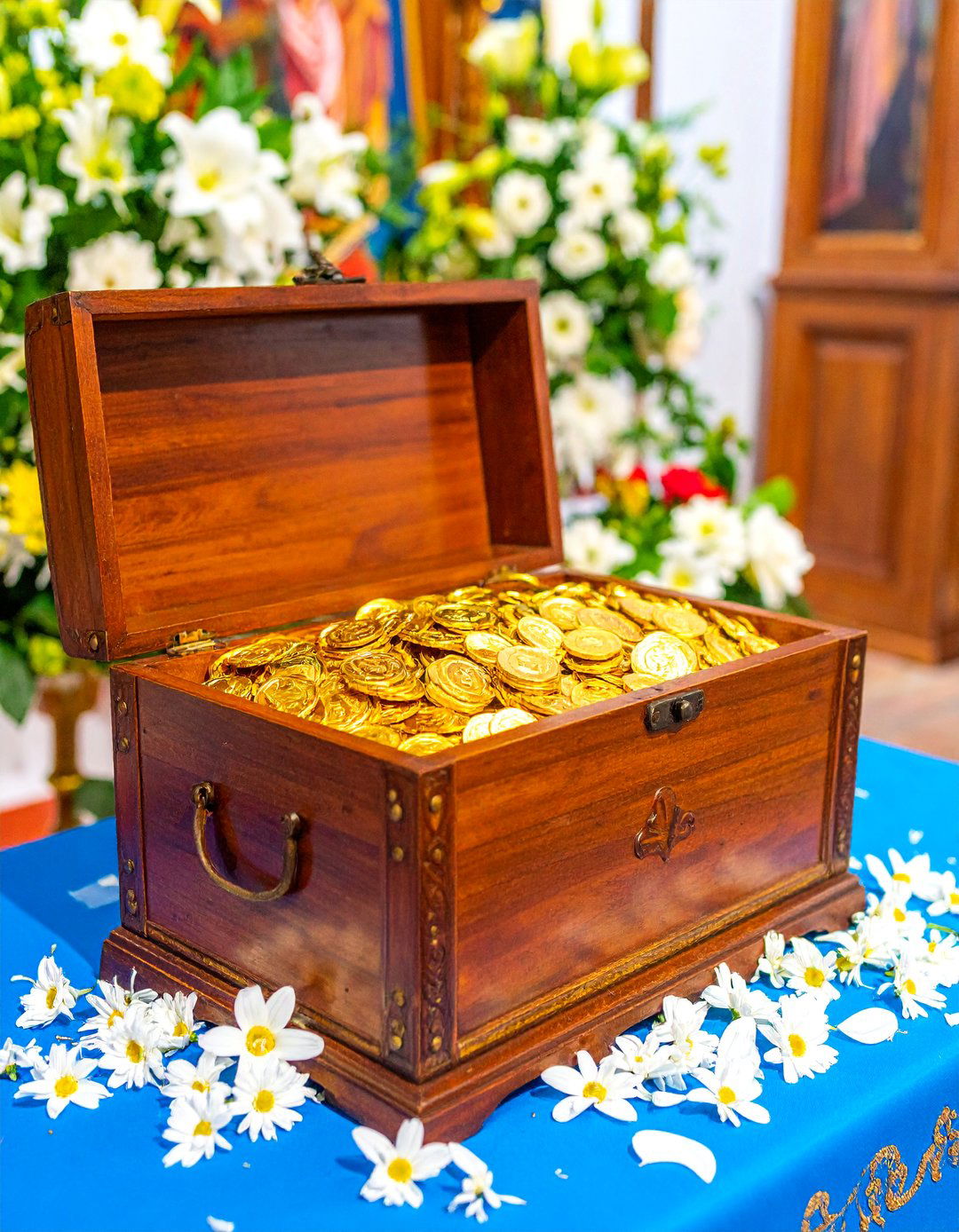 Sacred Las Arras Coin Ceremony - 25 Mexican Wedding Ideas