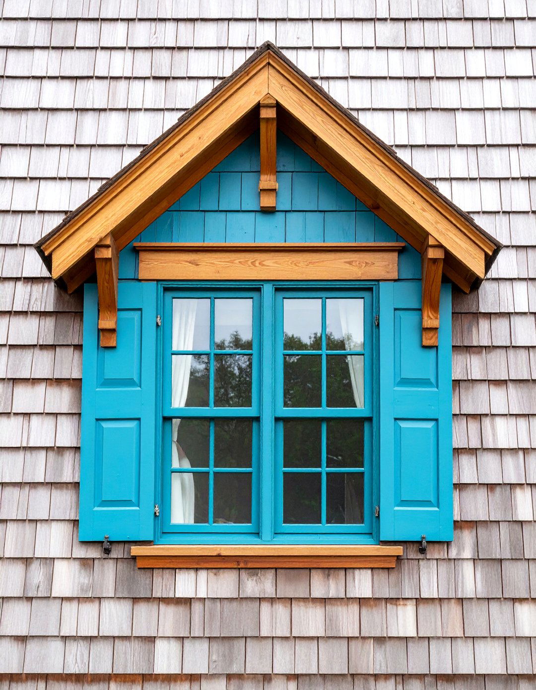 Shingle Style Window Trim with Natural Wood Finish - 25 Exterior Window Trim Ideas