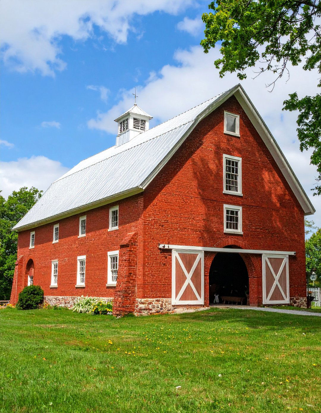 Traditional Red Brick Barn House - 25 Barn House Exterior Ideas