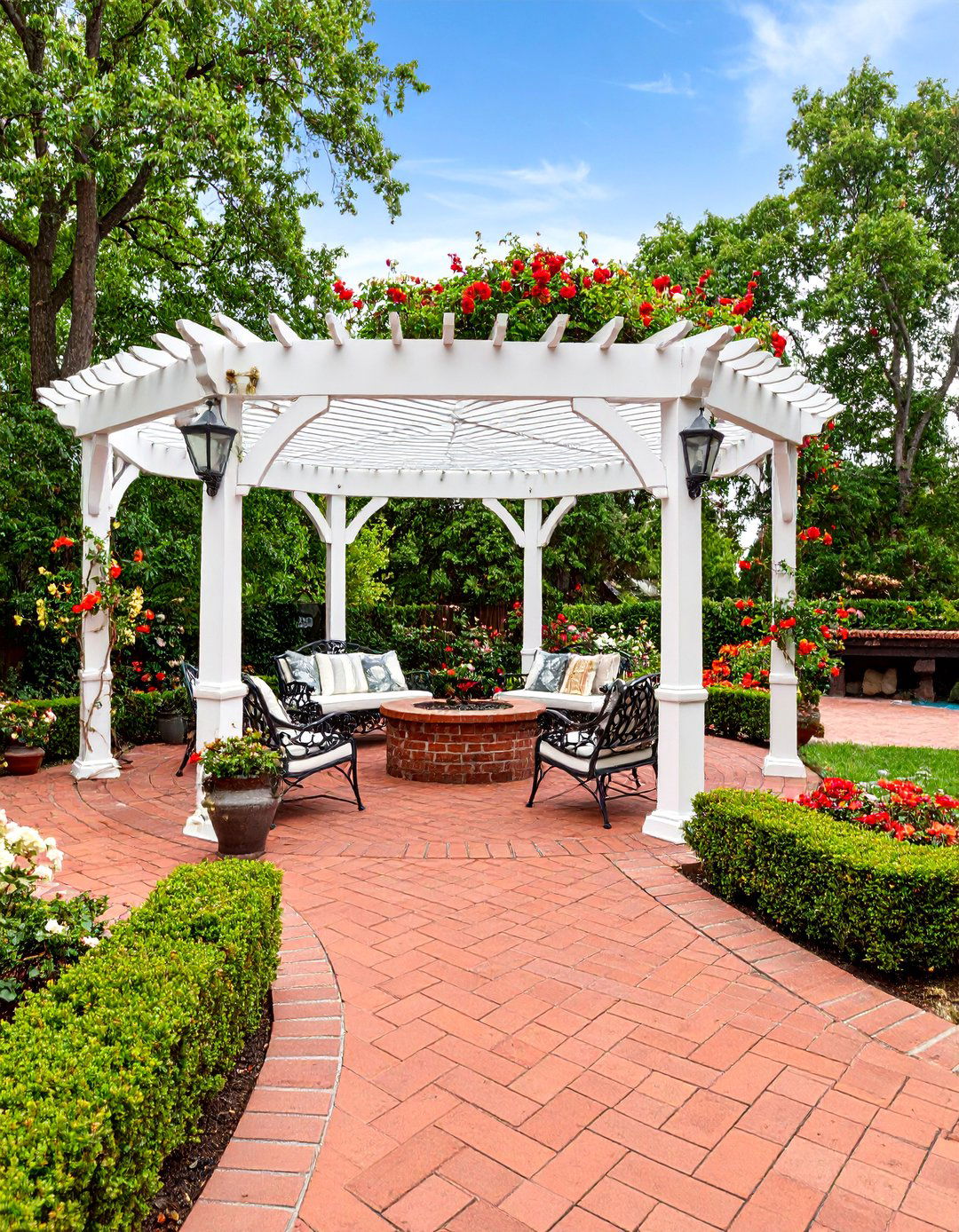 Vintage Brick Pool Patio with Classic Charm - 25 Pool Patio Ideas